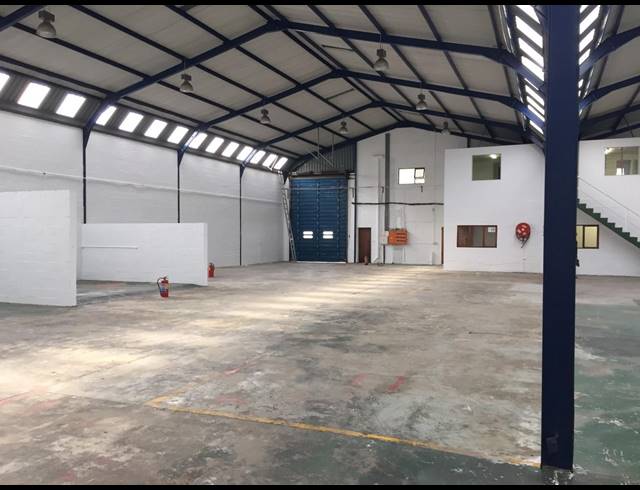 1,163M² FACTORY TO LET IN PAROW CENTRAL